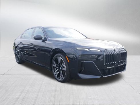 New 2025 BMW 740i w/ Premium Package image 9