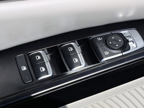 Used 2023 Kia Carnival LX FWD image 24