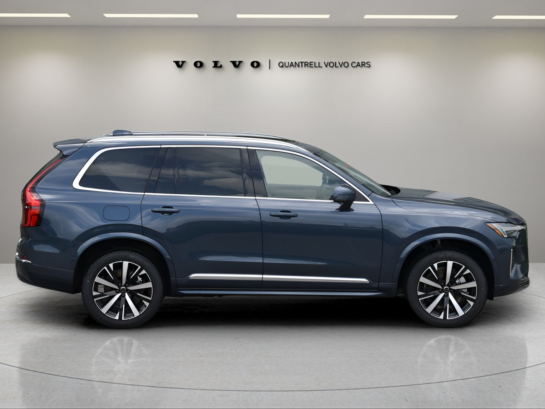 Used 2025 Volvo XC90 B5 Core w/ Protection Package Premier AWD/4WD image 3