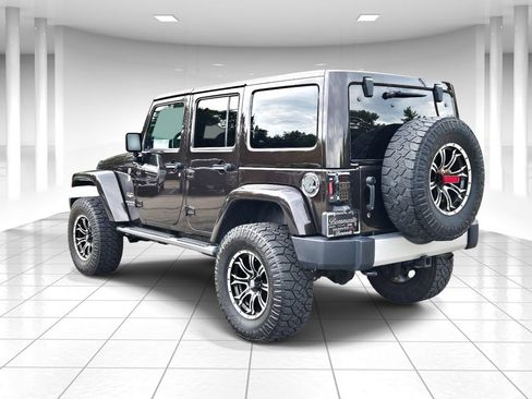 Used 2013 Jeep Wrangler Unlimited Sahara w/ Dual Top Group AWD/4WD image 5