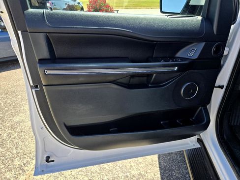 Used 2021 Ford Expedition Max XLT image 10