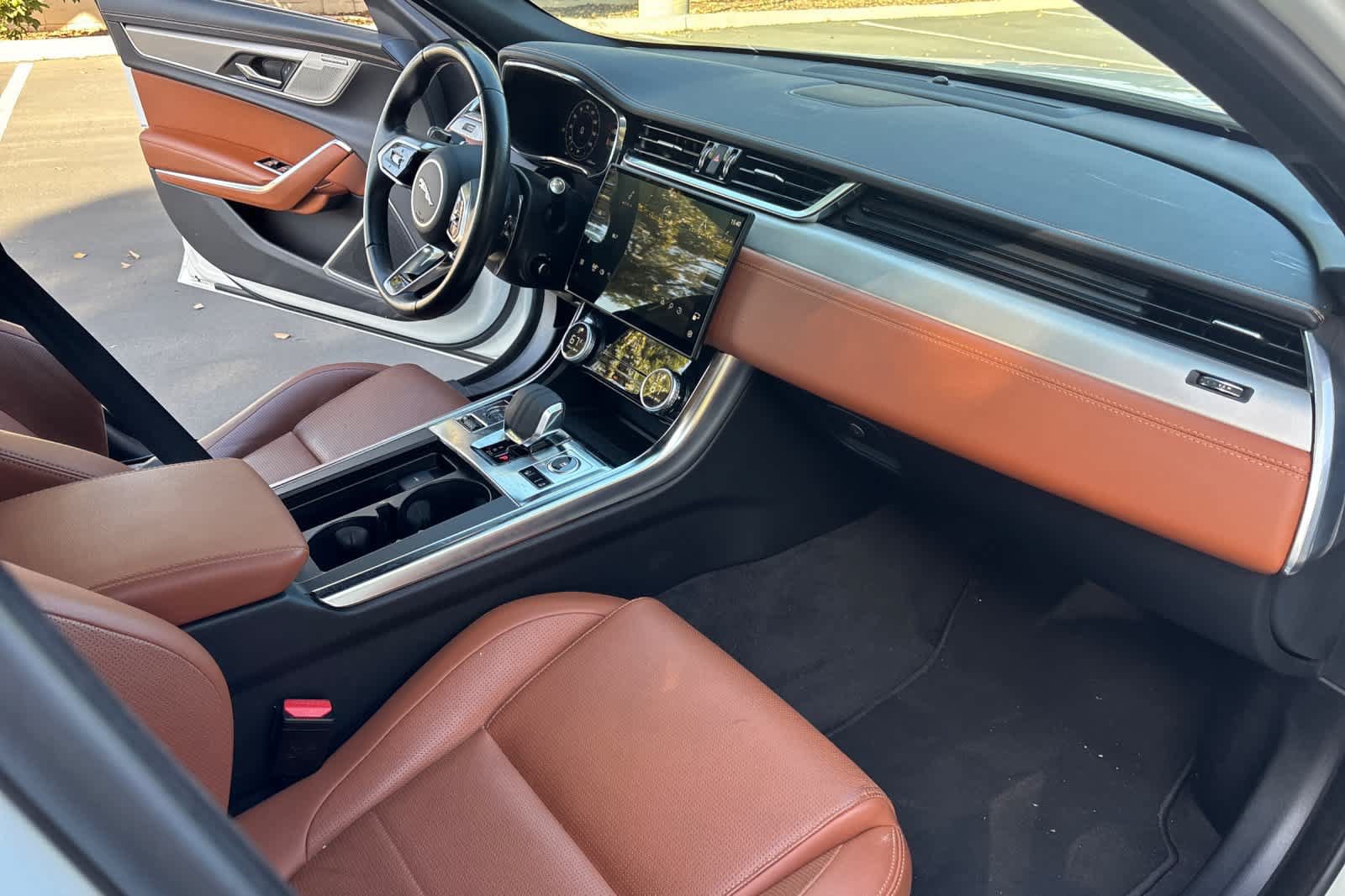 Used 2024 Jaguar XF R-Dynamic SE AWD/4WD image 17