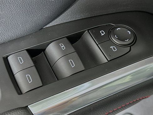 Used 2024 Chevrolet Traverse Z71 AWD/4WD image 17