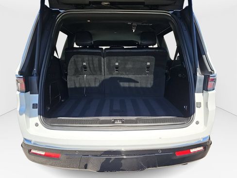 Used 2024 Jeep Wagoneer Series II w/ Flexible Seating Group AWD/4WD image 23