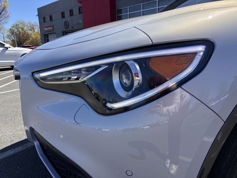 Certified 2022 Alfa Romeo Stelvio Ti AWD/4WD image 10