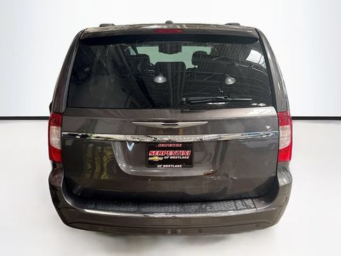 Used 2015 Chrysler Town & Country Touring-L w/ Driver Convenience Group FWD image 7