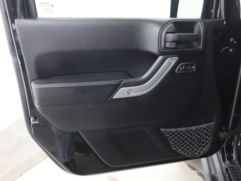 Used 2016 Jeep Wrangler Rubicon AWD/4WD image 14