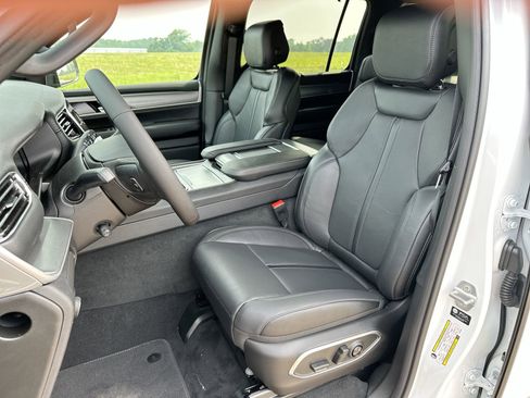 New 2026 Jeep Grand Wagoneer L Limited AWD/4WD image 11