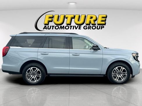 Used 2025 Ford Expedition Active AWD/4WD image 3