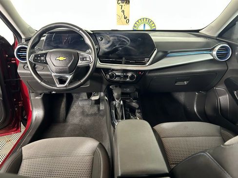 Used 2025 Chevrolet Trax LT w/ LT Convenience Package FWD image 7