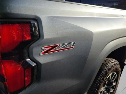 Used 2024 Chevrolet Colorado Z71 w/ Z71 Convenience Package 2 AWD/4WD image 19