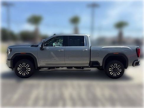 Used 2025 GMC Sierra 2500 Denali Ultimate w/ Max Trailering Package AWD/4WD image 4