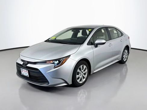 Used 2023 Toyota Corolla LE w/ Carpet Mat Package (TMS) FWD image 2