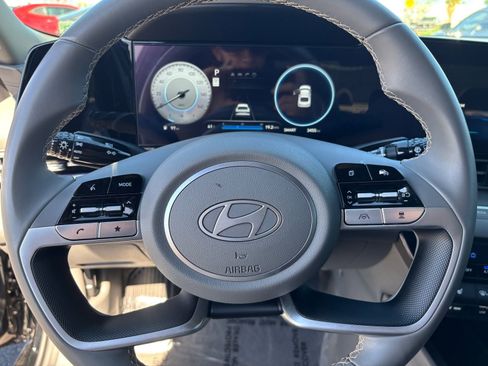 Used 2025 Hyundai Elantra SEL image 28