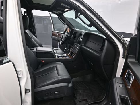Used 2016 Lincoln Navigator Select AWD/4WD image 36