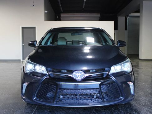 Used 2016 Toyota Camry XSE image 8
