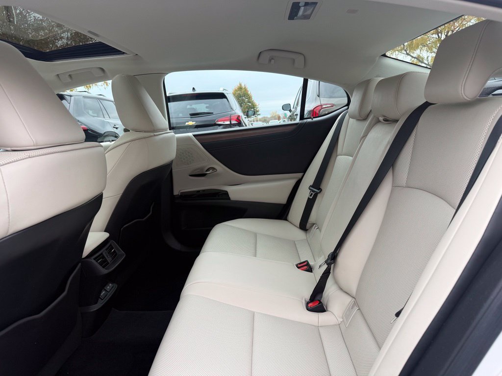 Used 2023 Lexus ES 350 w/ Premium Package FWD image 16