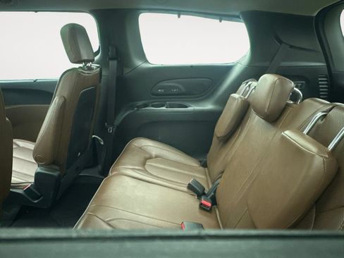 Used 2017 Chrysler Pacifica Limited w/ UConnect Theater Package FWD image 18