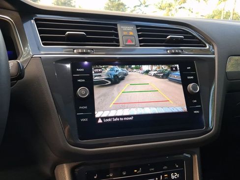 Certified 2022 Volkswagen Tiguan SE FWD image 24