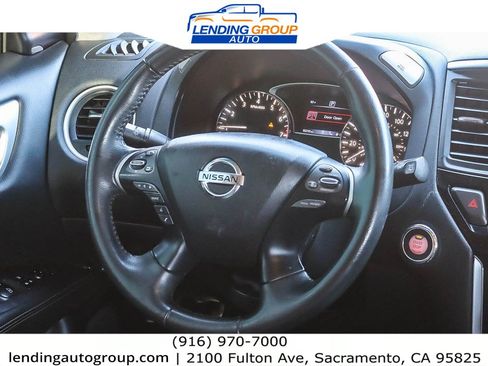 Used 2019 Nissan Pathfinder SV image 13
