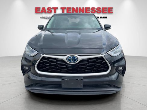 Used 2024 Toyota Highlander LE AWD/4WD image 9