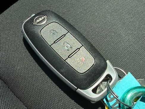 Used 2023 Nissan Rogue S AWD/4WD image 21