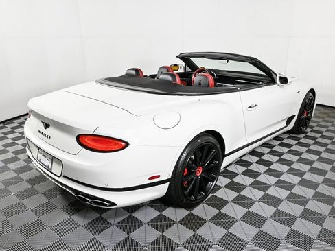 Used 2021 Bentley Continental GT image 3