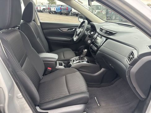 Used 2018 Nissan Rogue S image 19