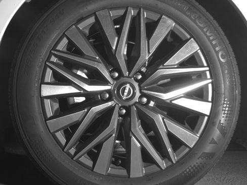 Used 2025 Nissan Altima 2.5 SV FWD image 12