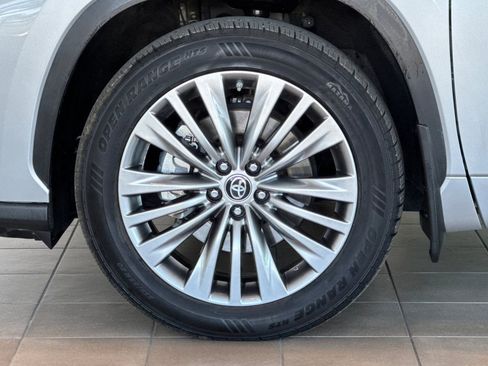 Used 2022 Toyota Highlander Platinum AWD/4WD image 28