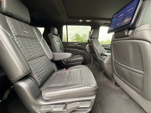 Certified 2024 Cadillac Escalade ESV Premium Luxury Platinum AWD/4WD image 34