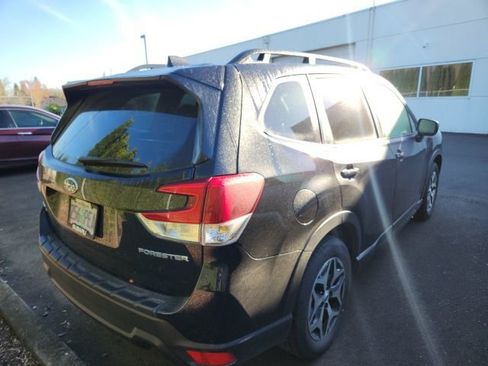 Used 2023 Subaru Forester Premium image 4