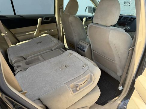 Used 2011 Toyota Highlander 4WD w/ Tech Pkg image 22