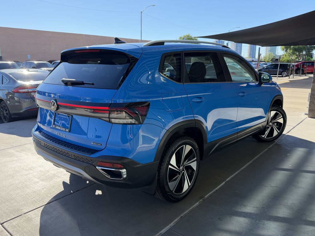 Used 2025 Volkswagen Taos SE AWD/4WD image 4