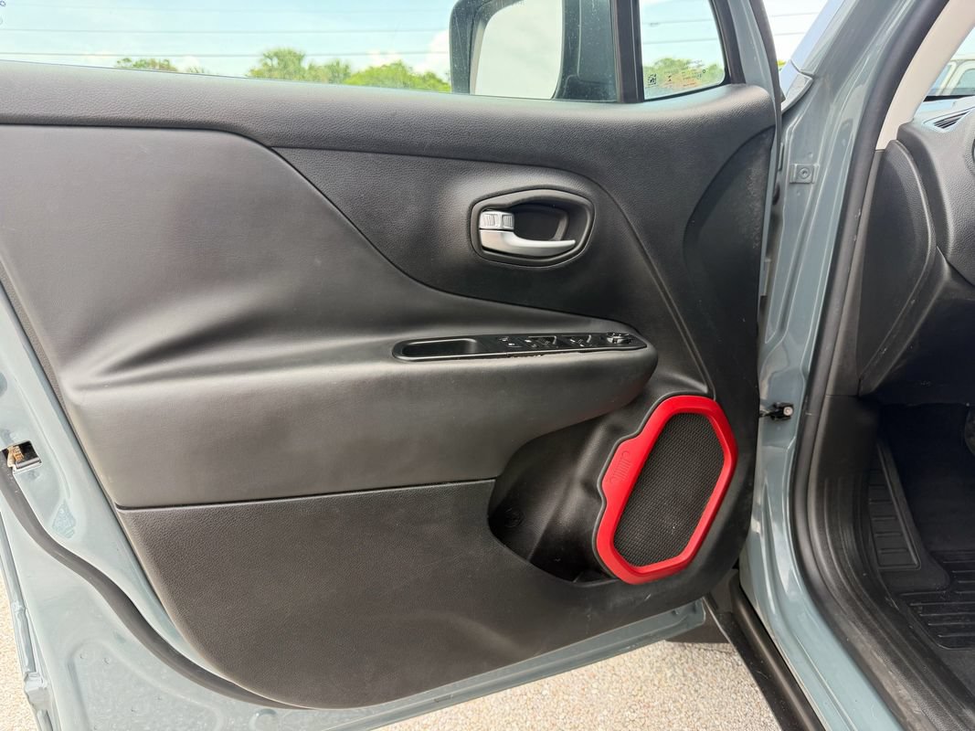 Used 2016 Jeep Renegade Trailhawk AWD/4WD image 23