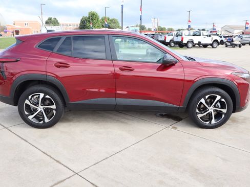 Used 2024 Chevrolet Trax RS FWD image 4