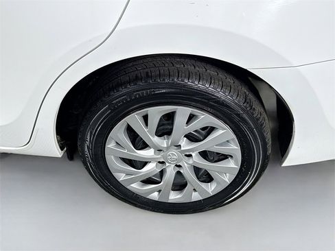 Used 2019 Toyota Corolla LE image 30