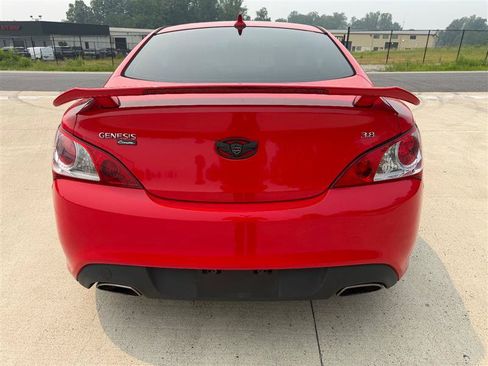 Used 2011 Hyundai Genesis 3.8 RWD image 4