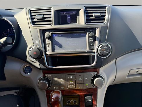 Used 2013 Toyota Highlander Limited image 21