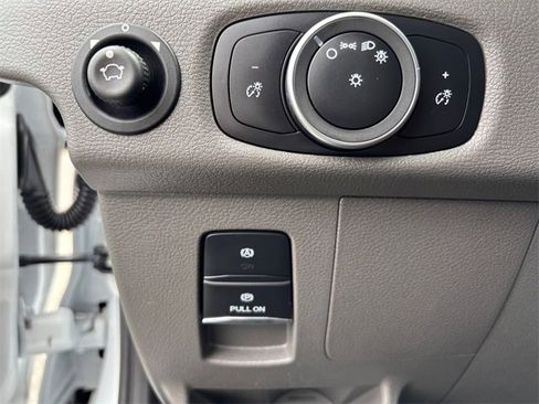 Used 2022 Ford E-Transit Medium Roof image 16
