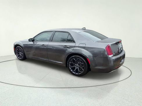 Used 2019 Chrysler 300 Touring w/ Sport Appearance Package RWD image 4