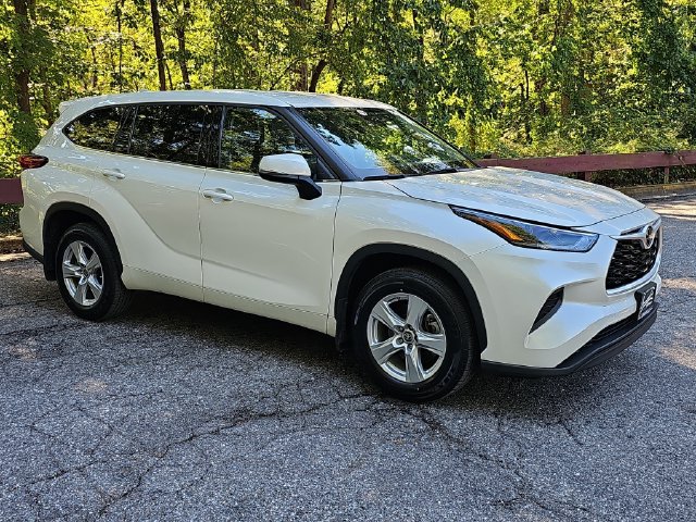 Used 2021 Toyota Highlander L AWD/4WD image 1