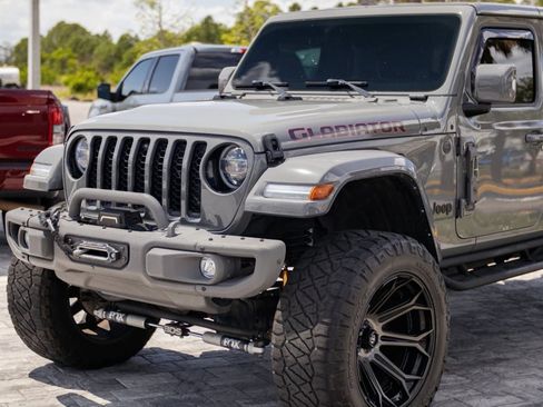 Used 2022 Jeep Gladiator Overland AWD/4WD image 5