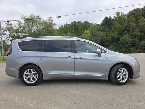 Used 2020 Chrysler Pacifica Limited FWD image 21