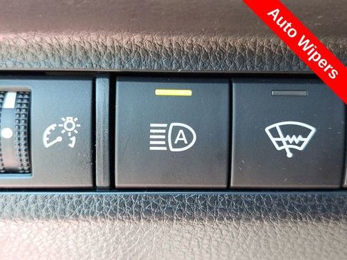 Certified 2022 Toyota RAV4 XLE Premium AWD/4WD image 24