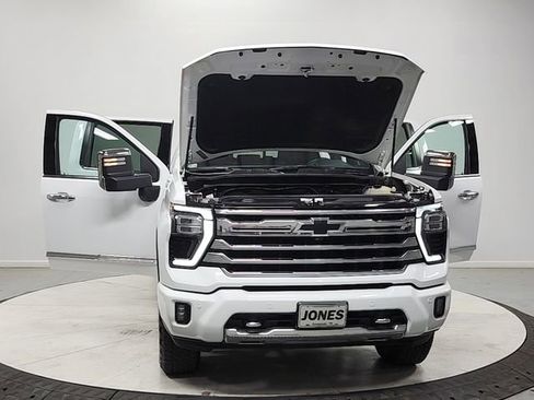 Used 2024 Chevrolet Silverado 2500 High Country AWD/4WD image 10