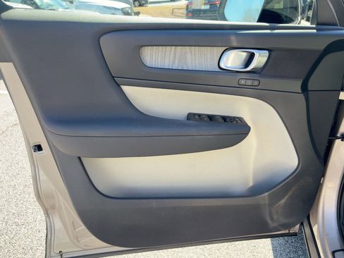 Used 2023 Volvo XC40 B5 Plus w/ Climate Package AWD/4WD image 19