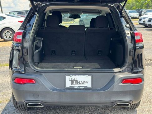 Used 2016 Jeep Cherokee Latitude w/ Comfort/Convenience Group FWD image 6