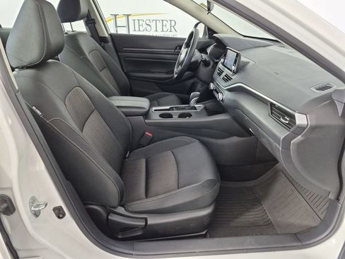Used 2024 Nissan Altima 2.5 S FWD image 36