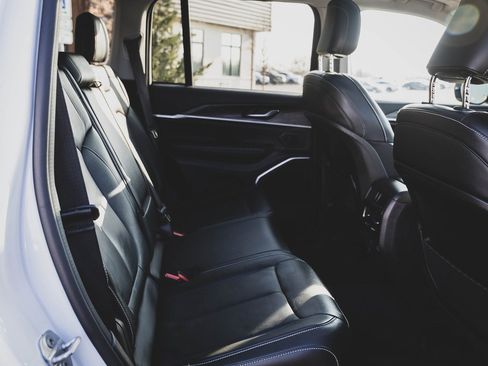 Used 2022 Jeep Grand Cherokee Limited 4xe image 37